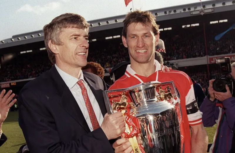 Bảng thống kê giúp người đọc phân biệt số danh hiệu First Division và Premier League của Arsenal.