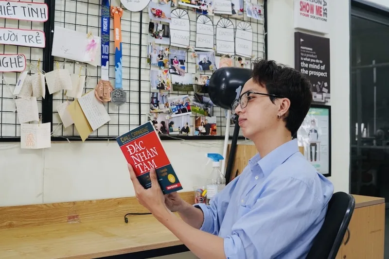 Áp dụng triết lý của Dale Carnegie để xây dựng sức ảnh hưởng trên không gian mạng.
